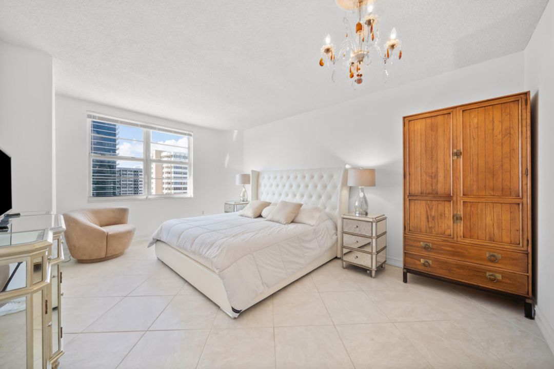 Active With Contract: $939,995 (3 beds, 2 baths, 1740 Square Feet)