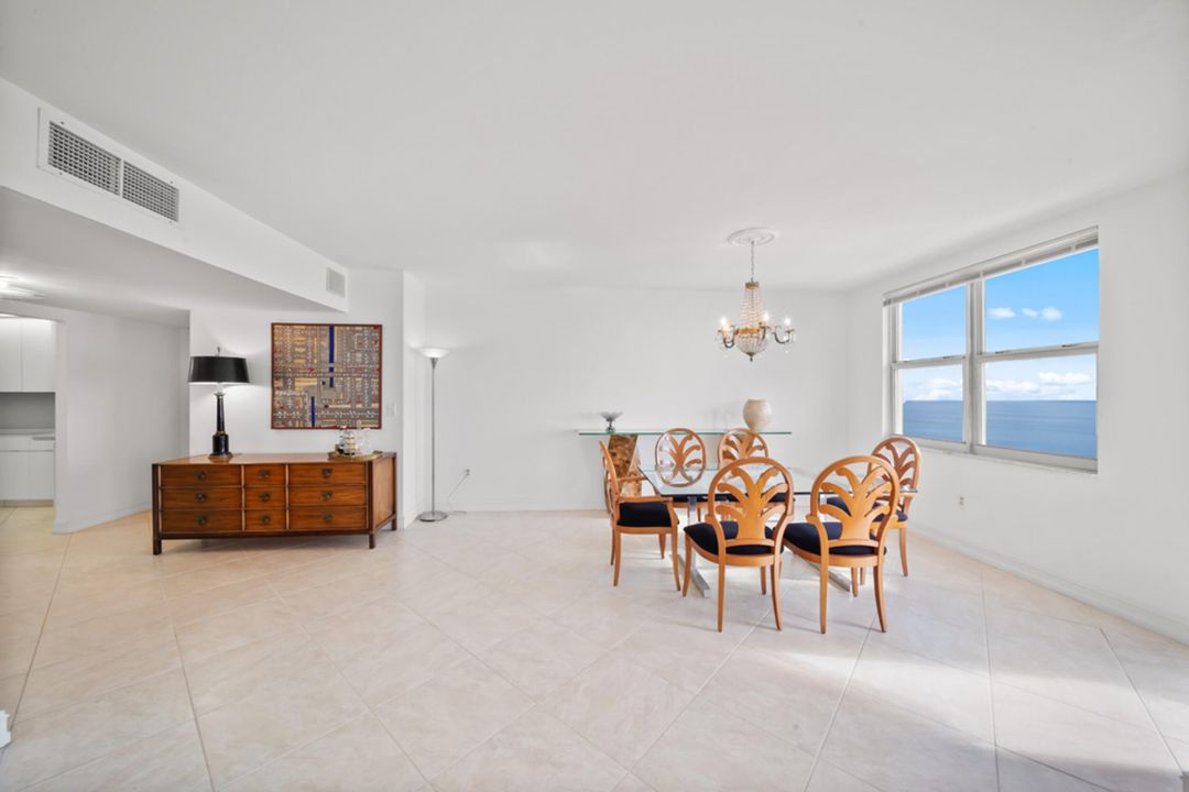 Active With Contract: $939,995 (3 beds, 2 baths, 1740 Square Feet)