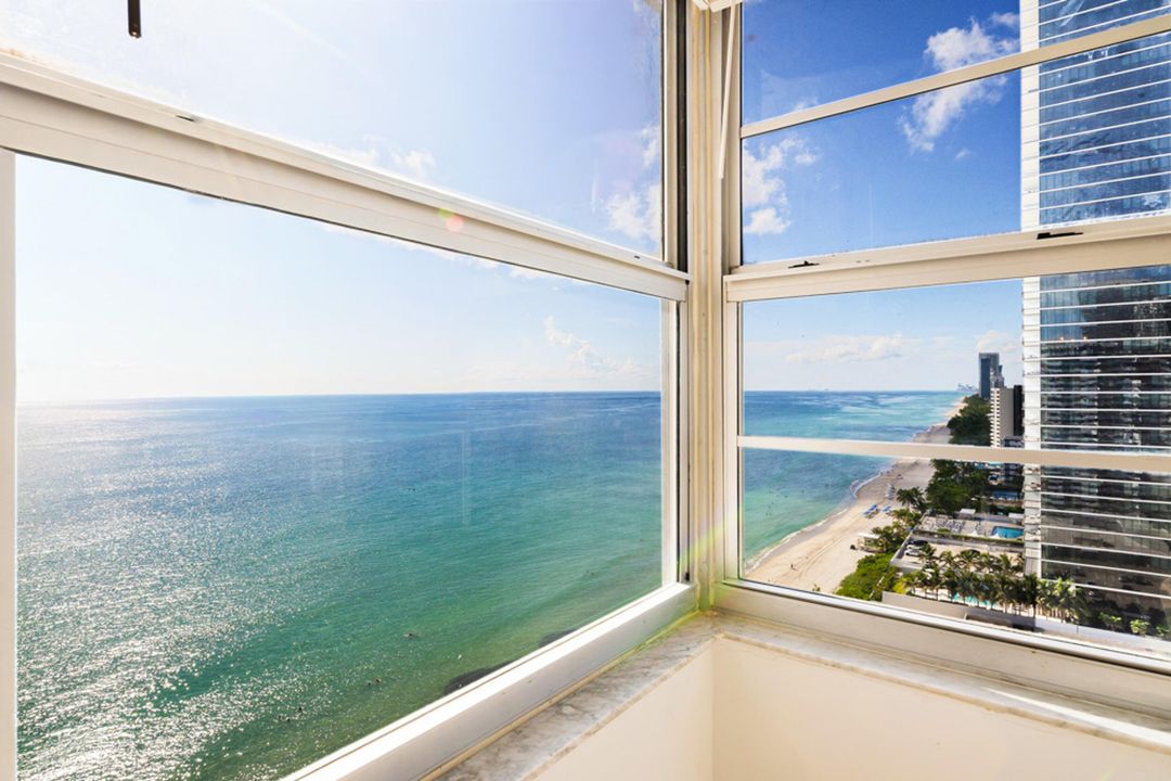 Active With Contract: $939,995 (3 beds, 2 baths, 1740 Square Feet)