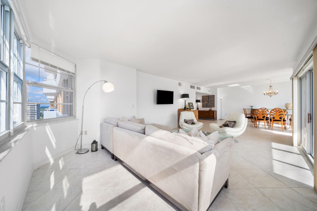 Active With Contract: $939,995 (3 beds, 2 baths, 1740 Square Feet)