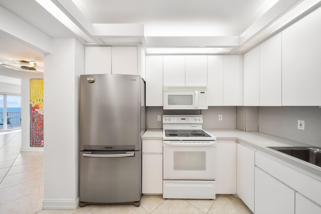 Active With Contract: $939,995 (3 beds, 2 baths, 1740 Square Feet)