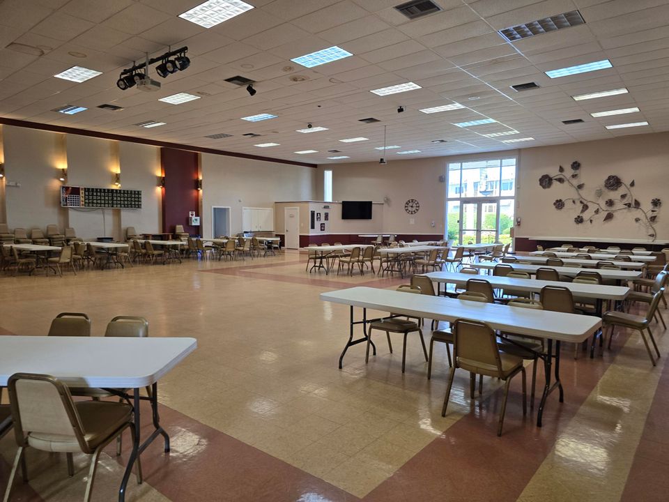 For Sale: $85,000 (2 beds, 1 baths, 894 Square Feet)