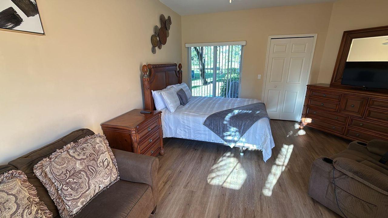 出租: $1,200 (1 贝兹, 1 浴室, 450 平方英尺)