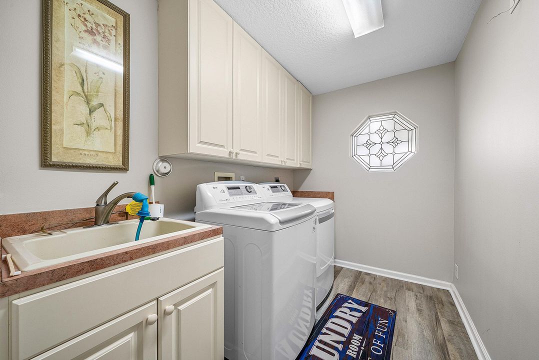 For Sale: $1,399,000 (4 beds, 4 baths, 2865 Square Feet)