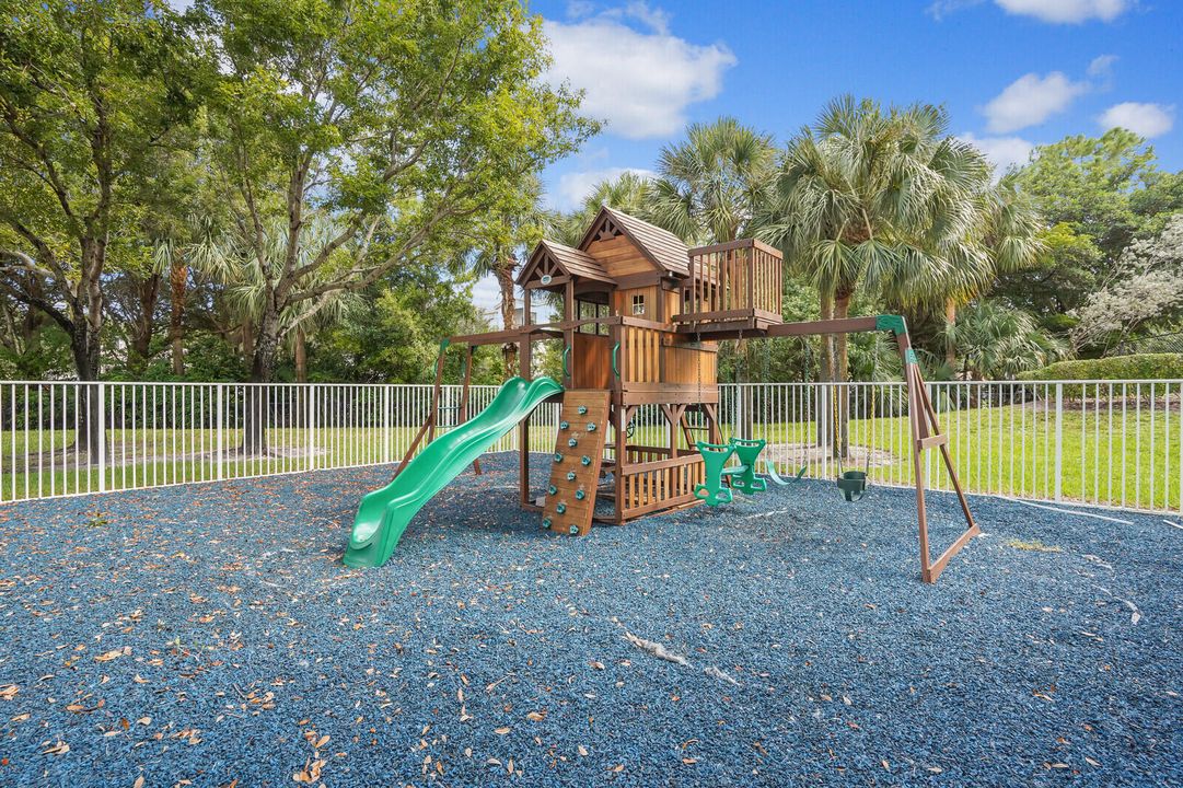 For Rent: $3,300 (3 beds, 2 baths, 1474 Square Feet)