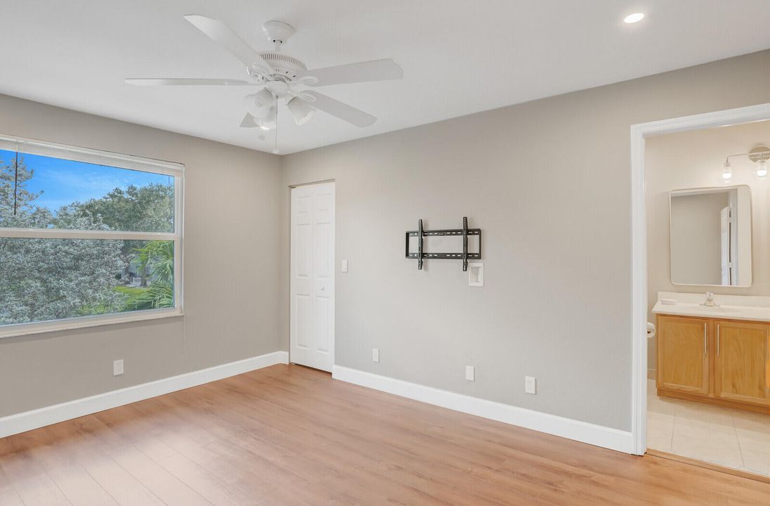 For Rent: $3,300 (3 beds, 2 baths, 1474 Square Feet)