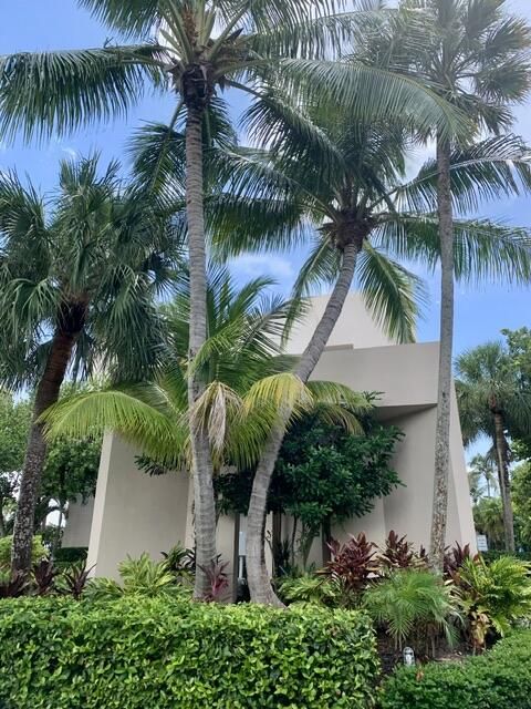 For Sale: $949,999 (2 beds, 2 baths, 1034 Square Feet)