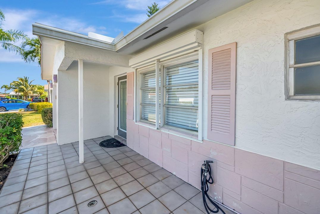Active With Contract: $2,800 (2 beds, 2 baths, 1338 Square Feet)