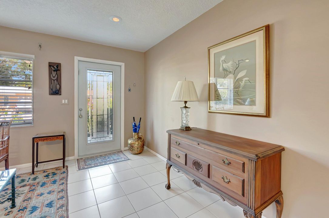 Active With Contract: $2,800 (2 beds, 2 baths, 1338 Square Feet)