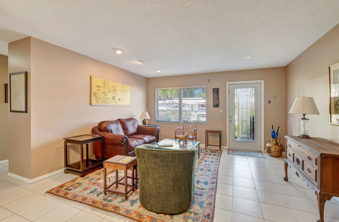 Active With Contract: $2,800 (2 beds, 2 baths, 1338 Square Feet)
