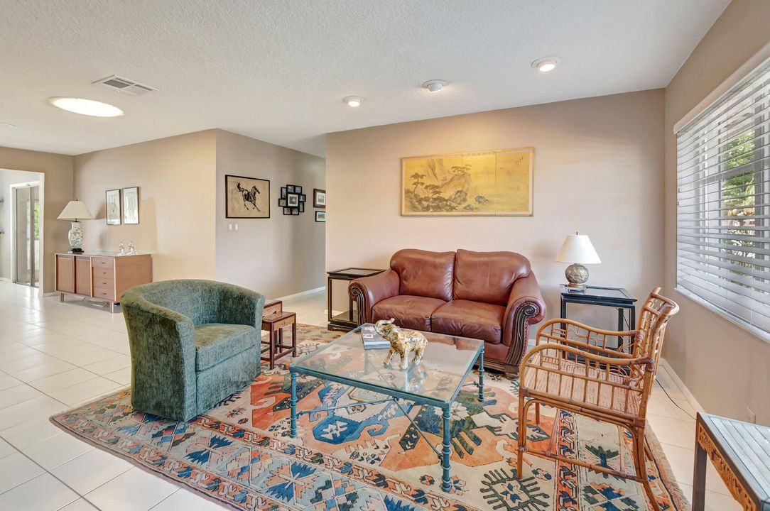 Active With Contract: $2,800 (2 beds, 2 baths, 1338 Square Feet)