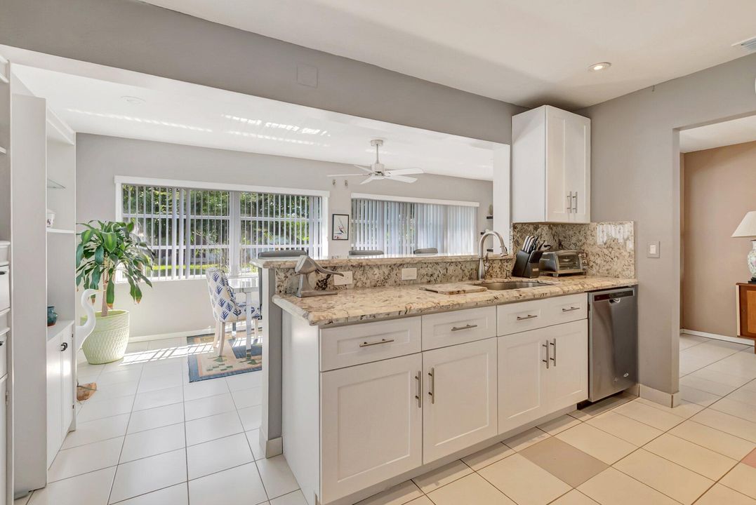 Active With Contract: $2,800 (2 beds, 2 baths, 1338 Square Feet)