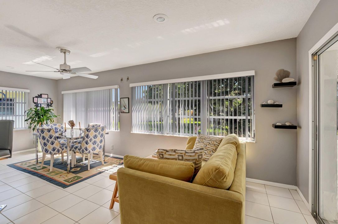 Active With Contract: $2,800 (2 beds, 2 baths, 1338 Square Feet)