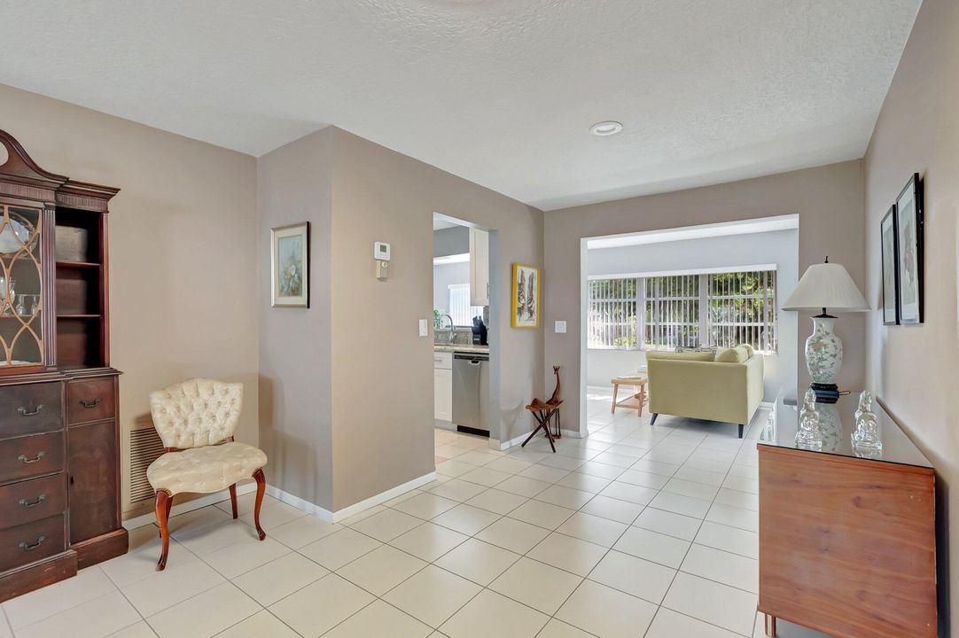 Active With Contract: $2,800 (2 beds, 2 baths, 1338 Square Feet)