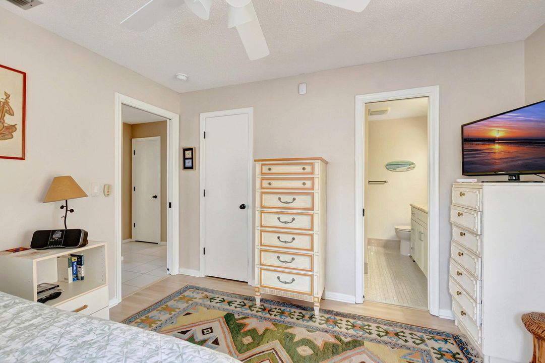 Active With Contract: $2,800 (2 beds, 2 baths, 1338 Square Feet)