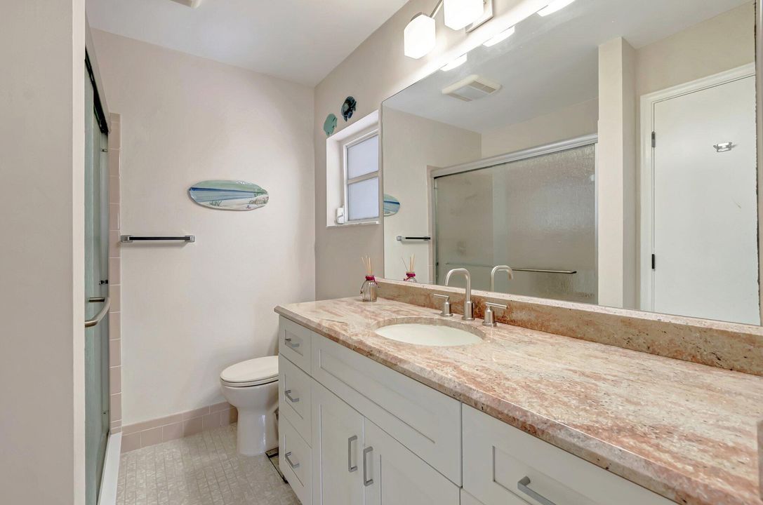 Active With Contract: $2,800 (2 beds, 2 baths, 1338 Square Feet)