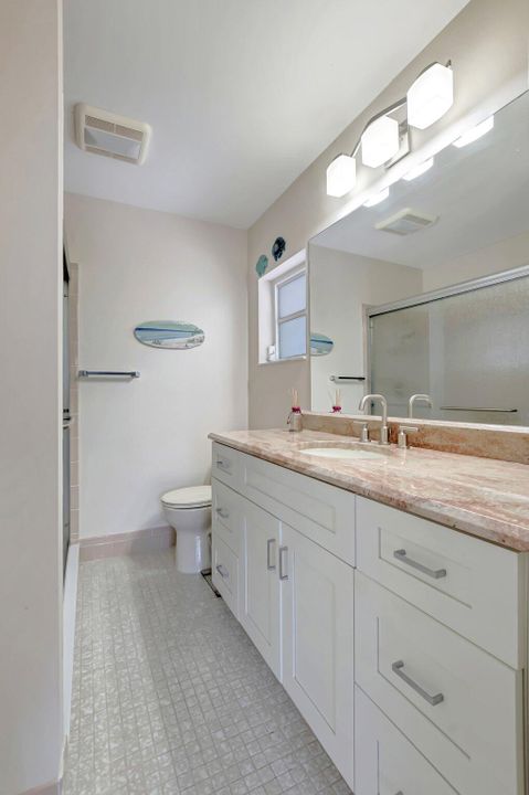 Active With Contract: $2,800 (2 beds, 2 baths, 1338 Square Feet)