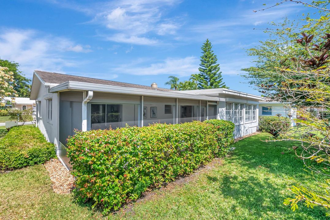 Active With Contract: $2,800 (2 beds, 2 baths, 1338 Square Feet)