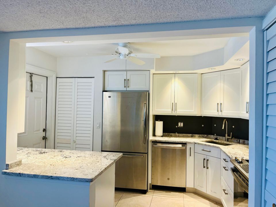 На продажу: $675,000 (2 спален, 2 ванн, 1092 Квадратных фут)