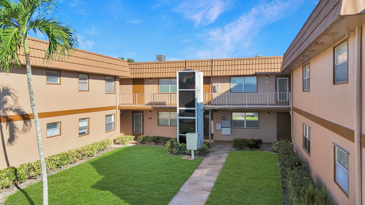 На продажу: $125,000 (2 спален, 2 ванн, 880 Квадратных фут)