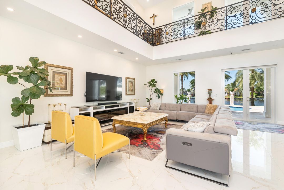 En Venta: $2,495,000 (5 camas, 4 baños, 5274 Pies cuadrados)