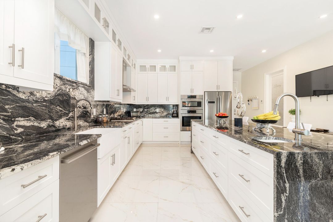 En Venta: $2,495,000 (5 camas, 4 baños, 5274 Pies cuadrados)