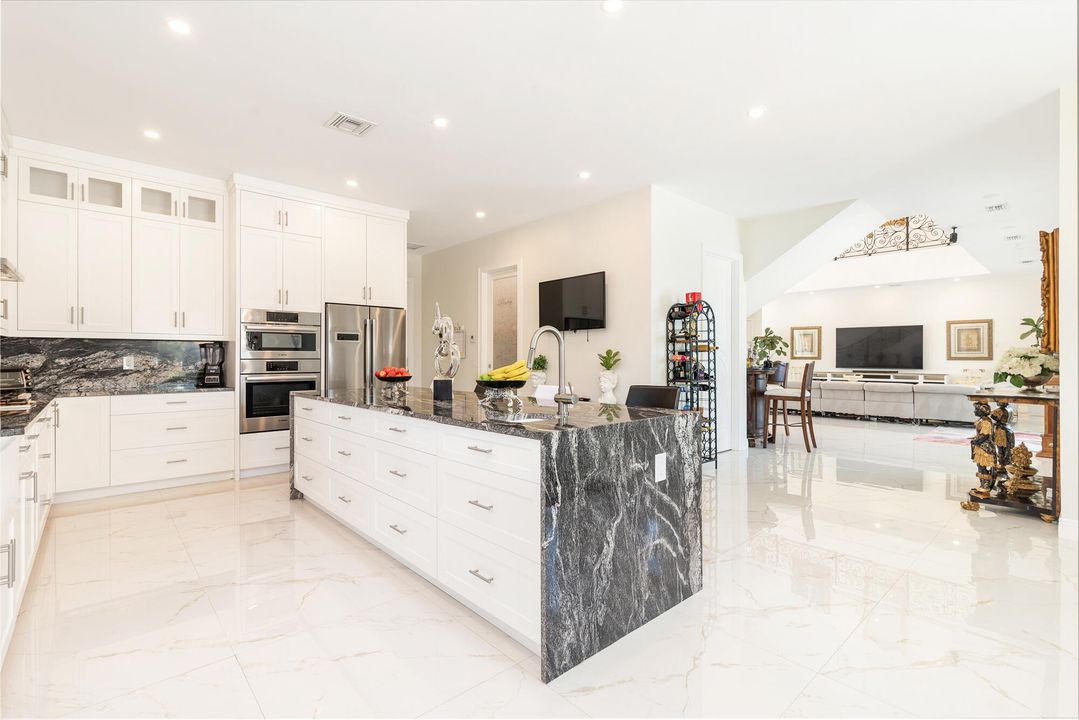 En Venta: $2,495,000 (5 camas, 4 baños, 5274 Pies cuadrados)