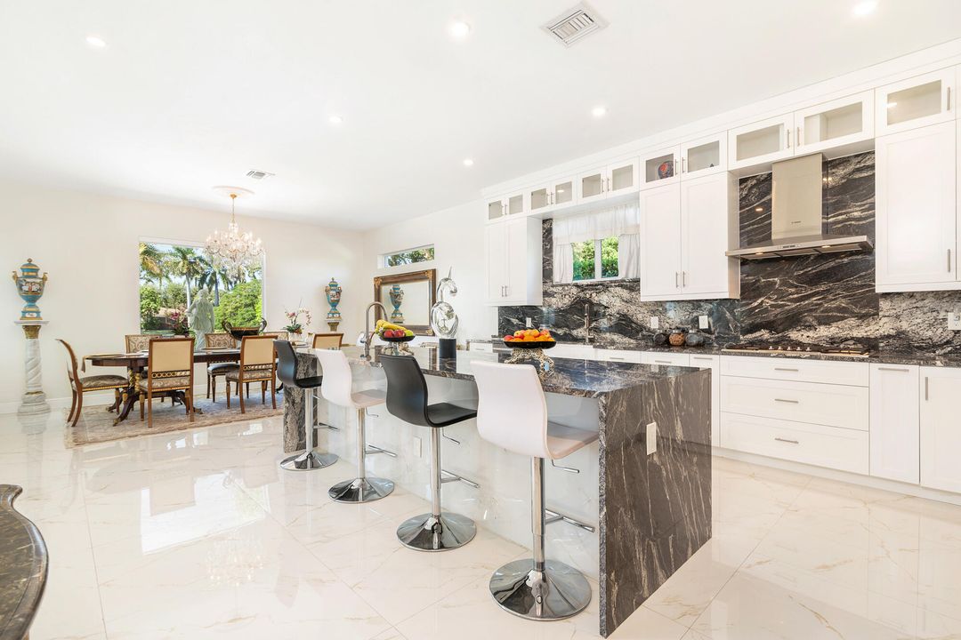 En Venta: $2,495,000 (5 camas, 4 baños, 5274 Pies cuadrados)