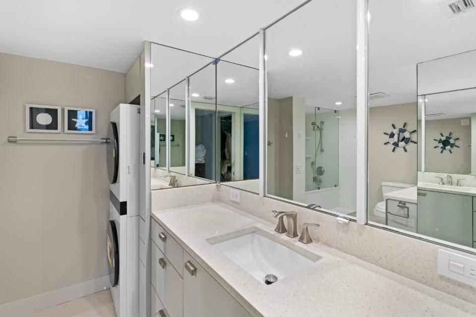 合同活跃: $425,000 (2 贝兹, 2 浴室, 1430 平方英尺)