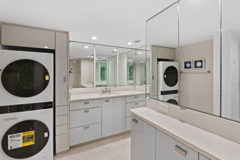 合同活跃: $425,000 (2 贝兹, 2 浴室, 1430 平方英尺)