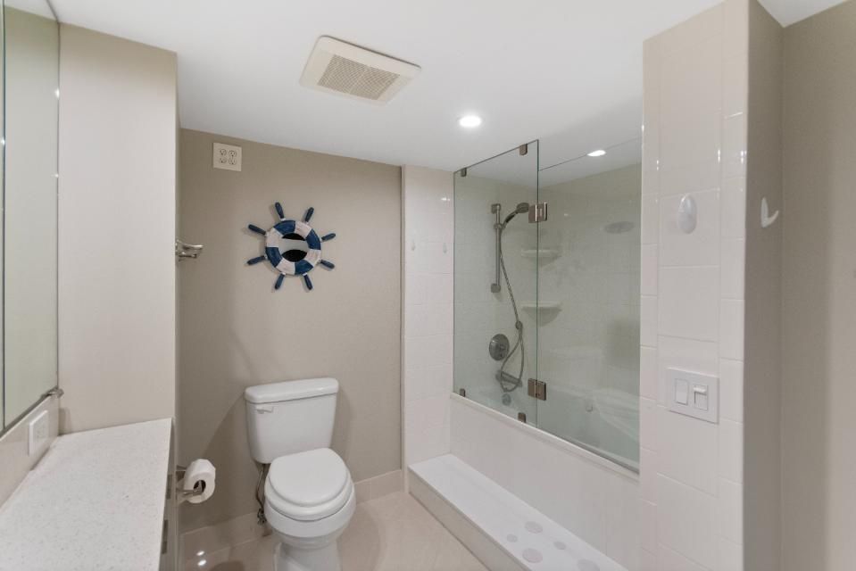 合同活跃: $425,000 (2 贝兹, 2 浴室, 1430 平方英尺)