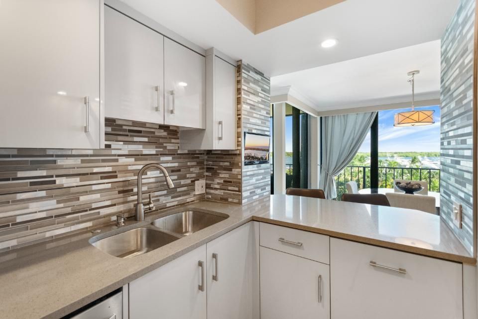 合同活跃: $425,000 (2 贝兹, 2 浴室, 1430 平方英尺)