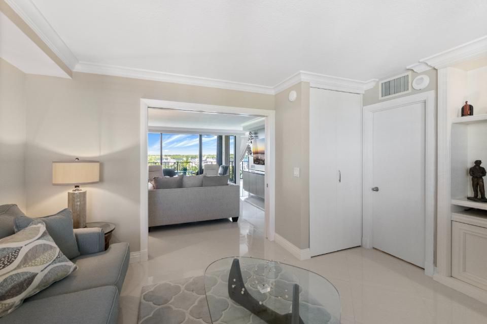 合同活跃: $425,000 (2 贝兹, 2 浴室, 1430 平方英尺)