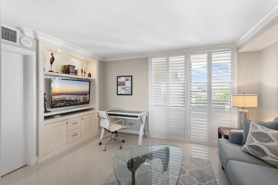 合同活跃: $425,000 (2 贝兹, 2 浴室, 1430 平方英尺)