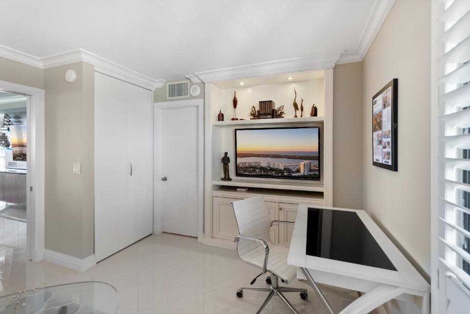 合同活跃: $425,000 (2 贝兹, 2 浴室, 1430 平方英尺)