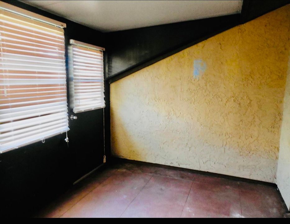 For Rent: $1,800 (2 beds, 1 baths, 908 Square Feet)