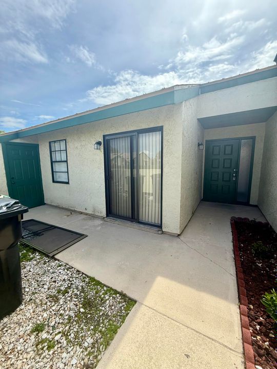 For Rent: $1,800 (2 beds, 1 baths, 908 Square Feet)