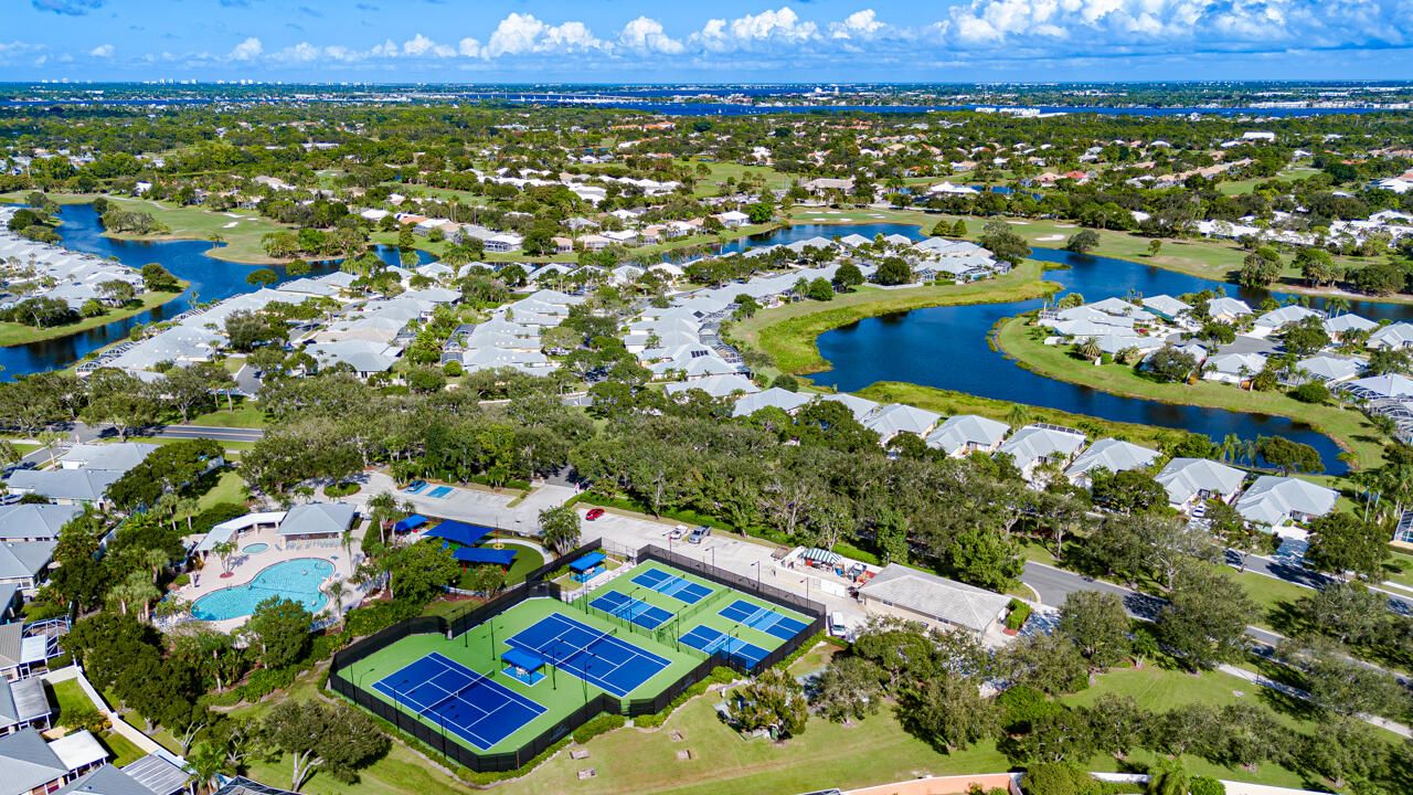 For Sale: $515,000 (3 beds, 2 baths, 1952 Square Feet)