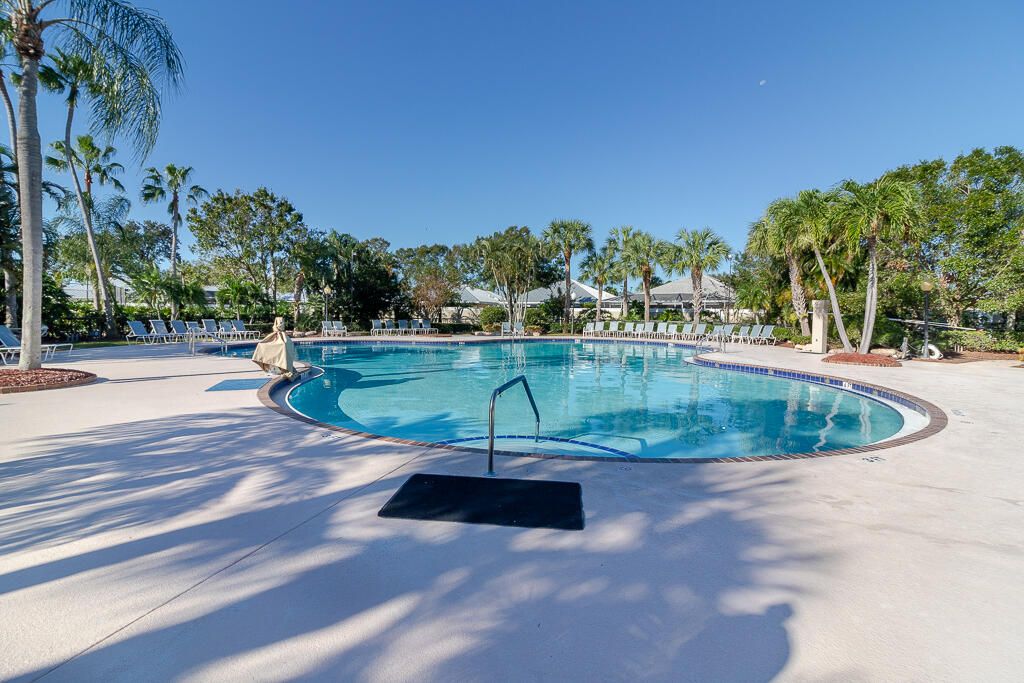 For Sale: $515,000 (3 beds, 2 baths, 1952 Square Feet)