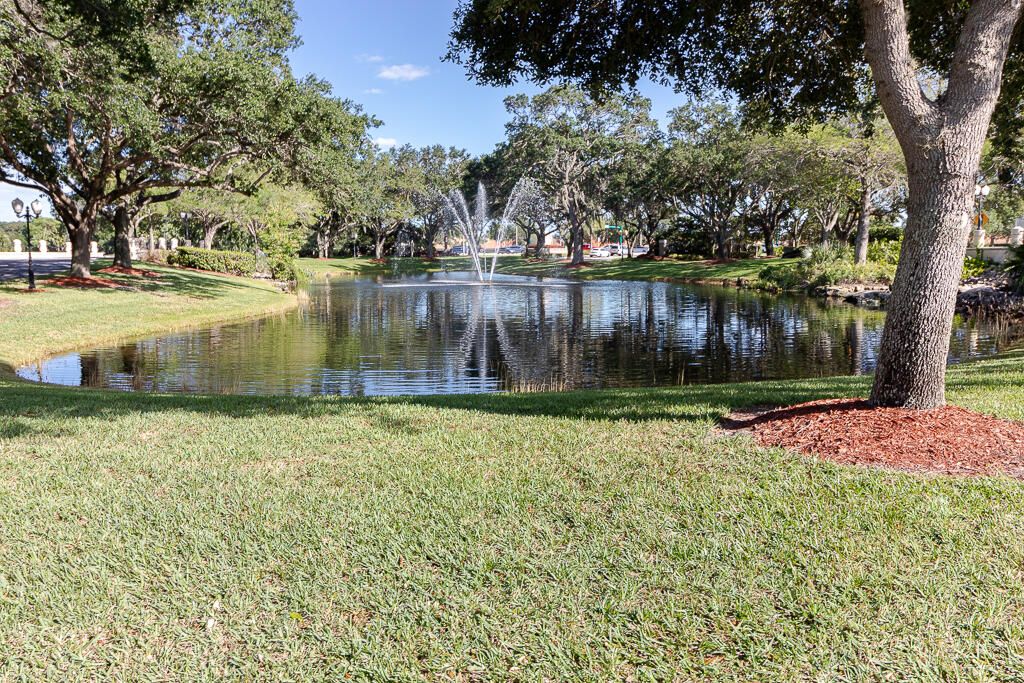 For Sale: $515,000 (3 beds, 2 baths, 1952 Square Feet)