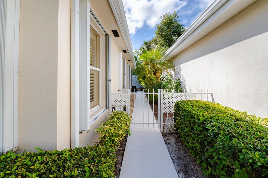 For Sale: $515,000 (3 beds, 2 baths, 1952 Square Feet)