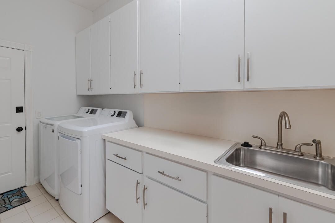 For Sale: $515,000 (3 beds, 2 baths, 1952 Square Feet)