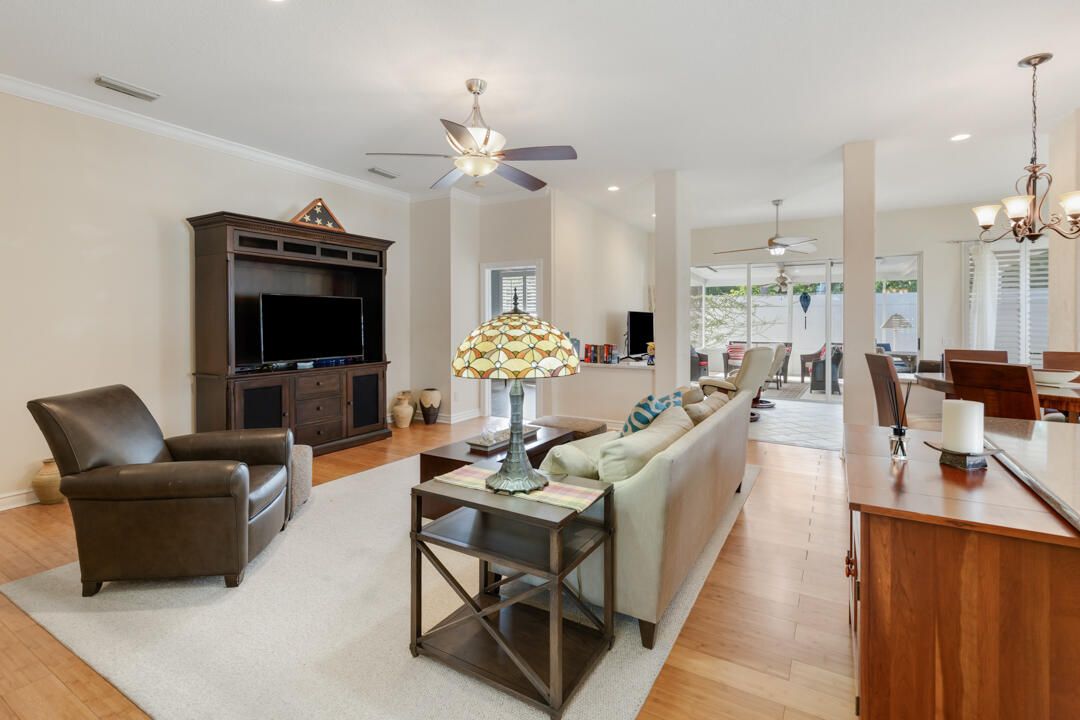 For Sale: $515,000 (3 beds, 2 baths, 1952 Square Feet)