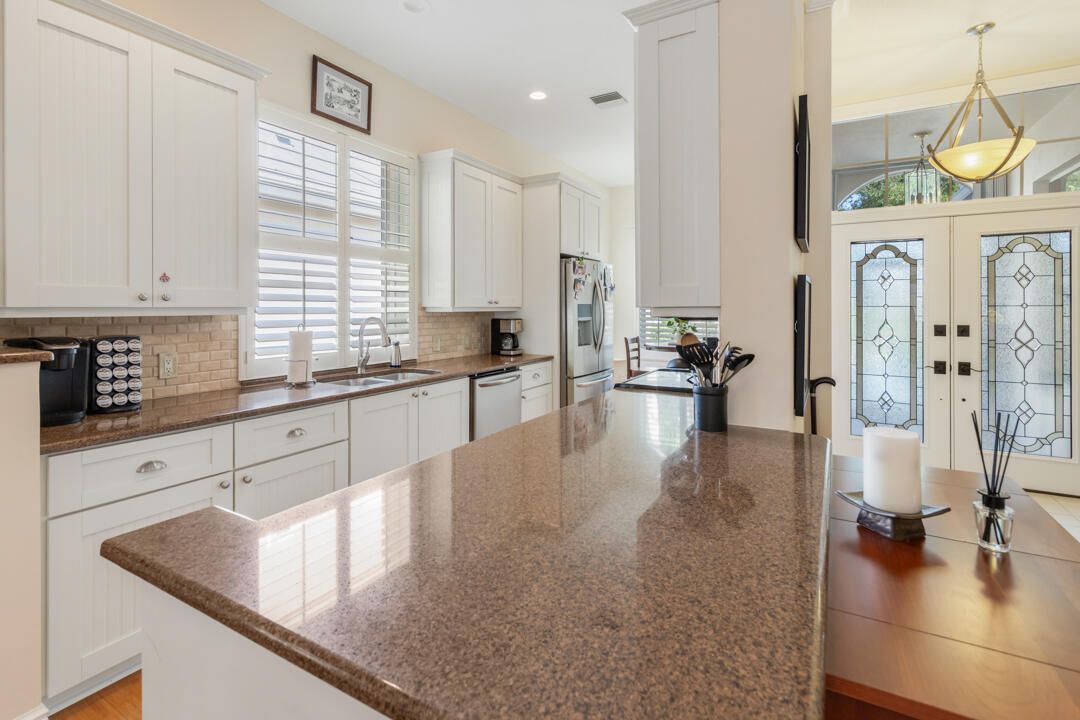 For Sale: $515,000 (3 beds, 2 baths, 1952 Square Feet)