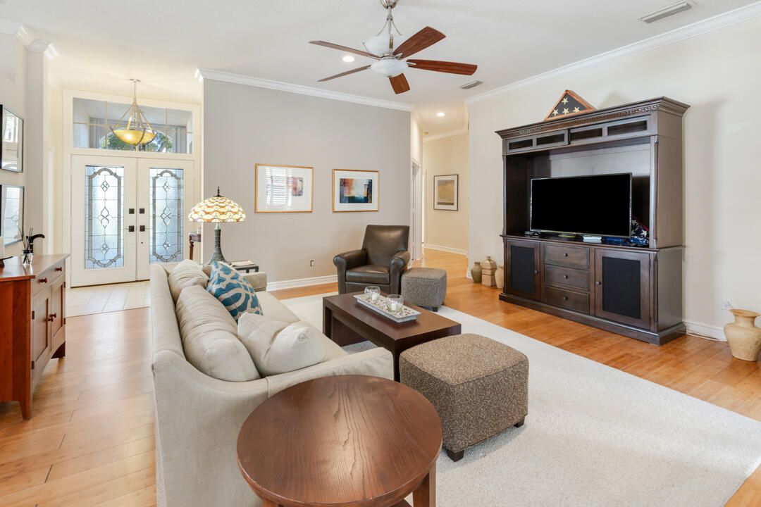 For Sale: $515,000 (3 beds, 2 baths, 1952 Square Feet)