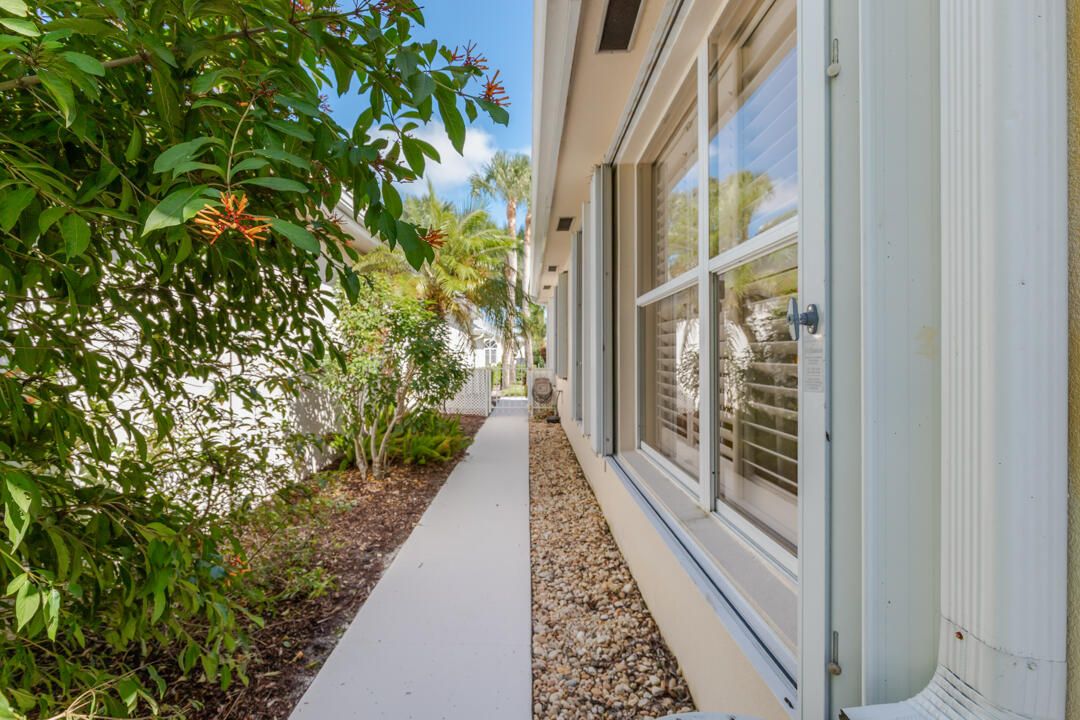 For Sale: $515,000 (3 beds, 2 baths, 1952 Square Feet)