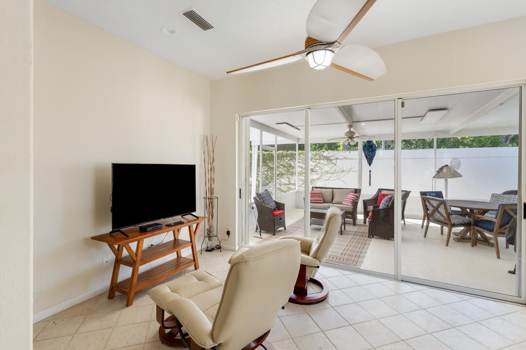 For Sale: $515,000 (3 beds, 2 baths, 1952 Square Feet)