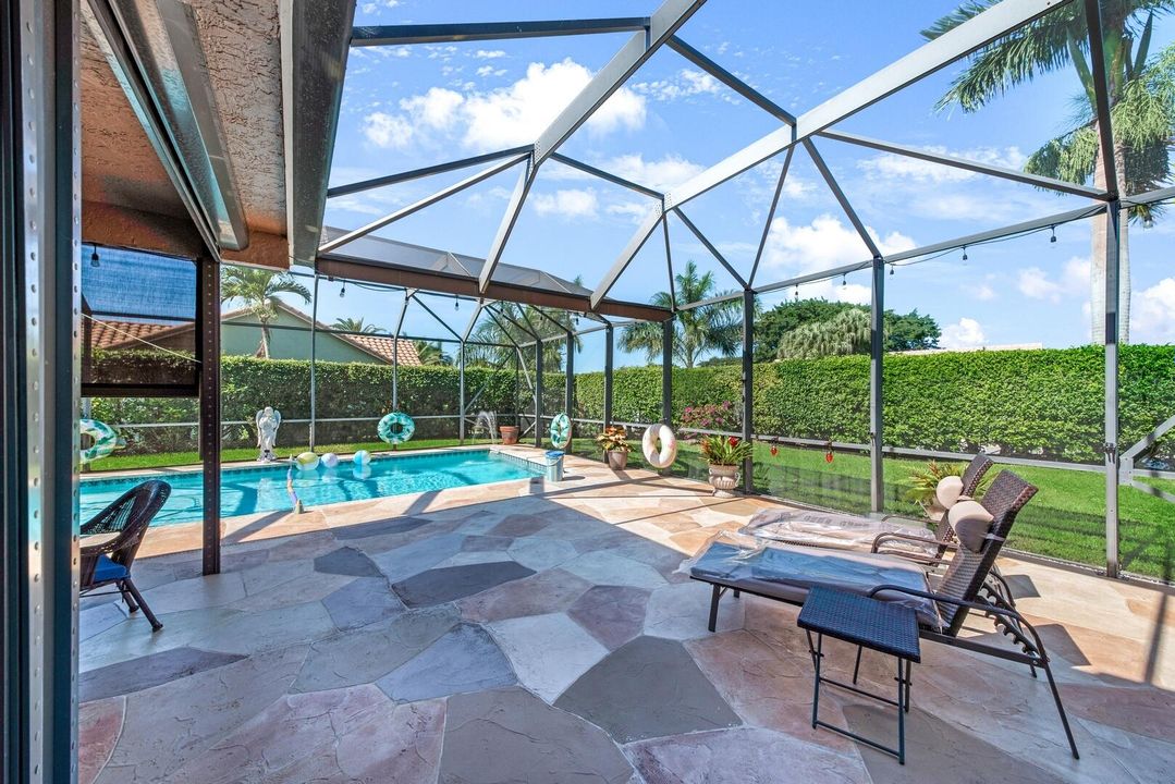 合同活跃: $799,900 (3 贝兹, 2 浴室, 2150 平方英尺)