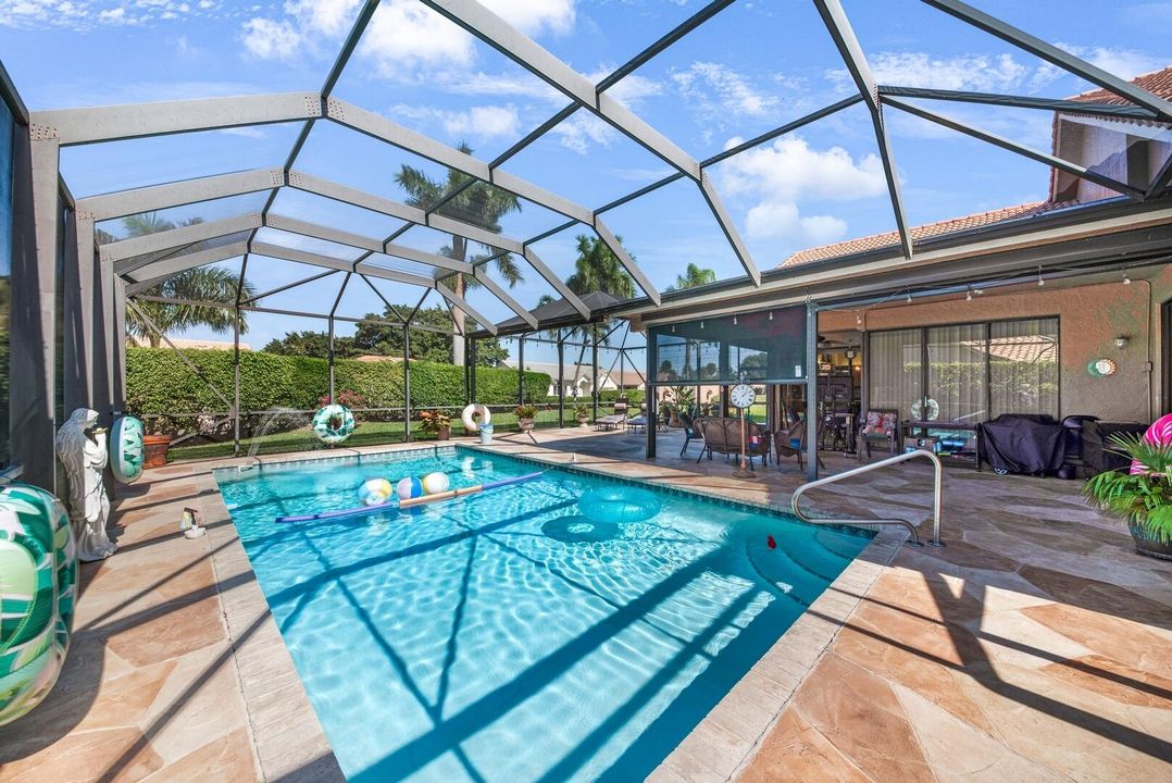 合同活跃: $799,900 (3 贝兹, 2 浴室, 2150 平方英尺)