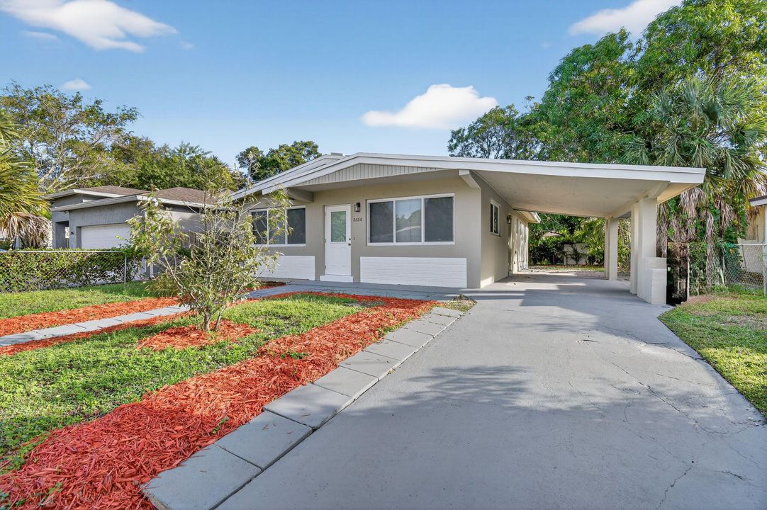 Active With Contract: $399,900 (3 beds, 2 baths, 1188 Square Feet)